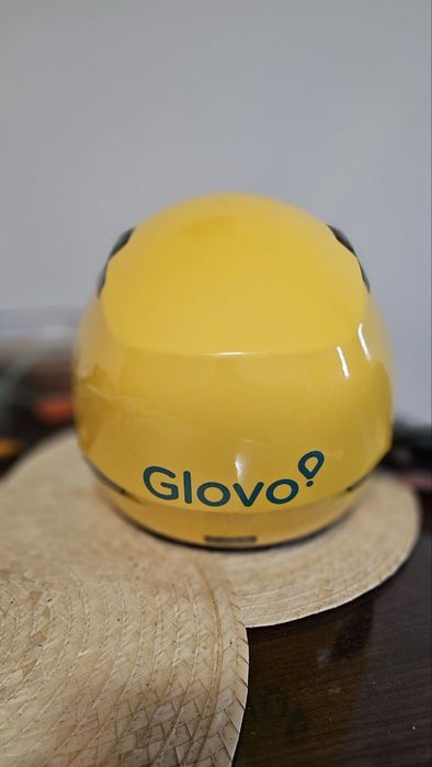 Casca scuter Glovo, noua