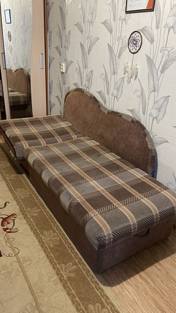 Диван спальный..
