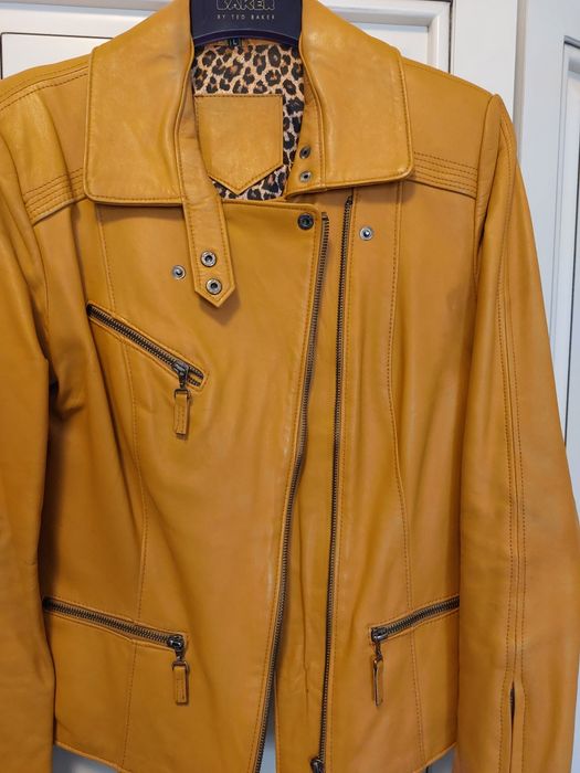 Geaca/jachetă piele naturala mărime M. Guler blana naturală.