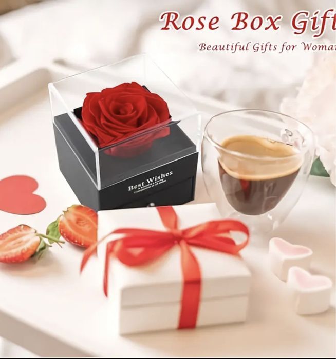 Луксозна кутия с роза и колие с прожекция за подарък