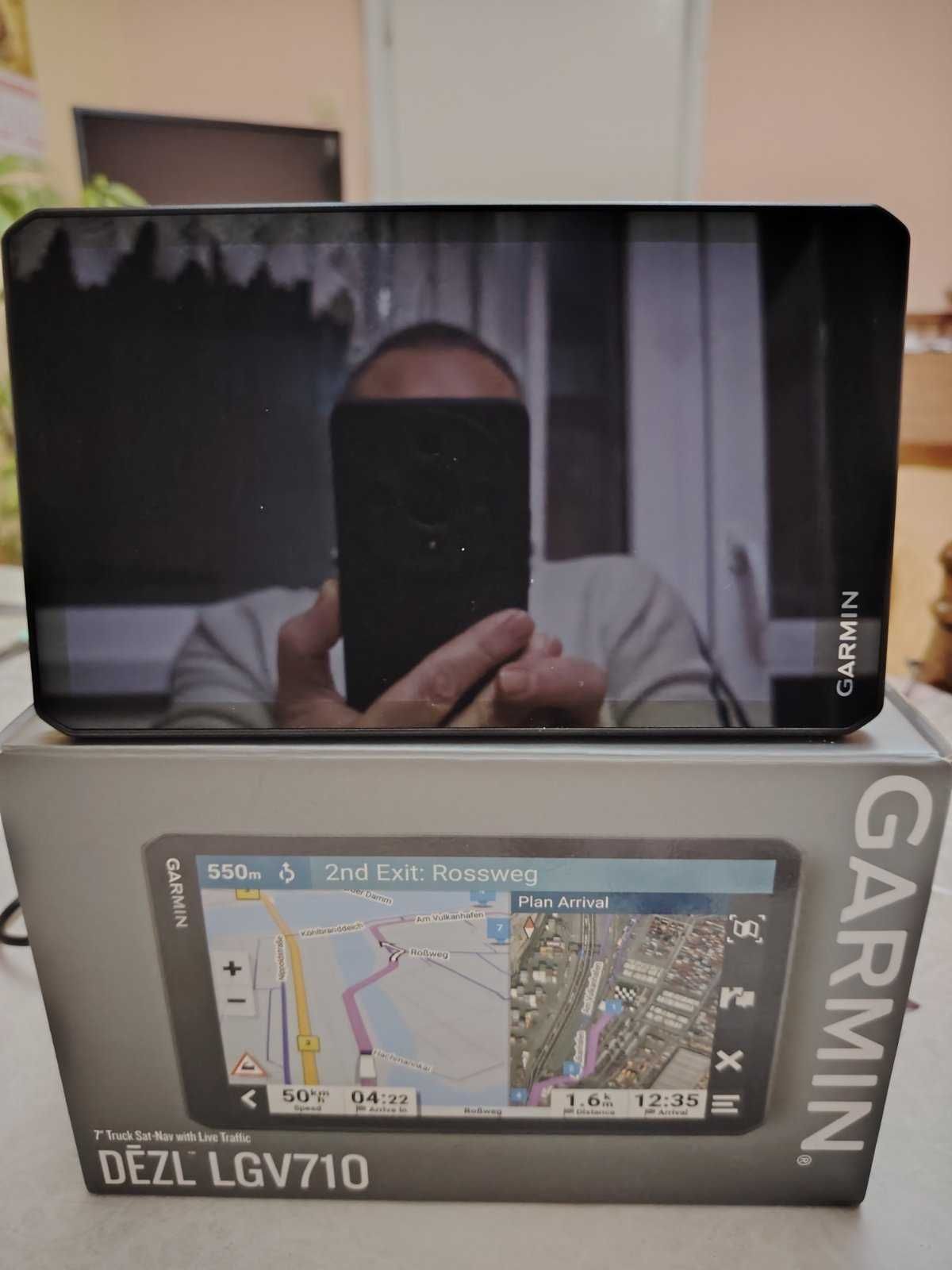 GPS навигация за камион Garmin Dezl LGV710