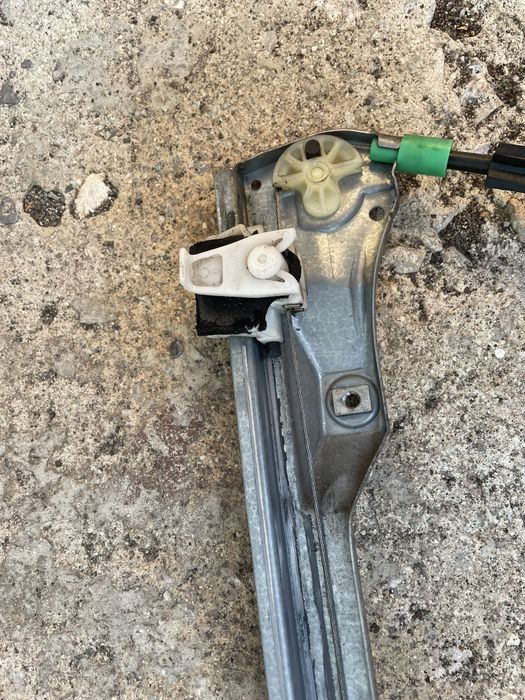 Кора предна дясна врата Renault Clio 2 и стъглоповдигач