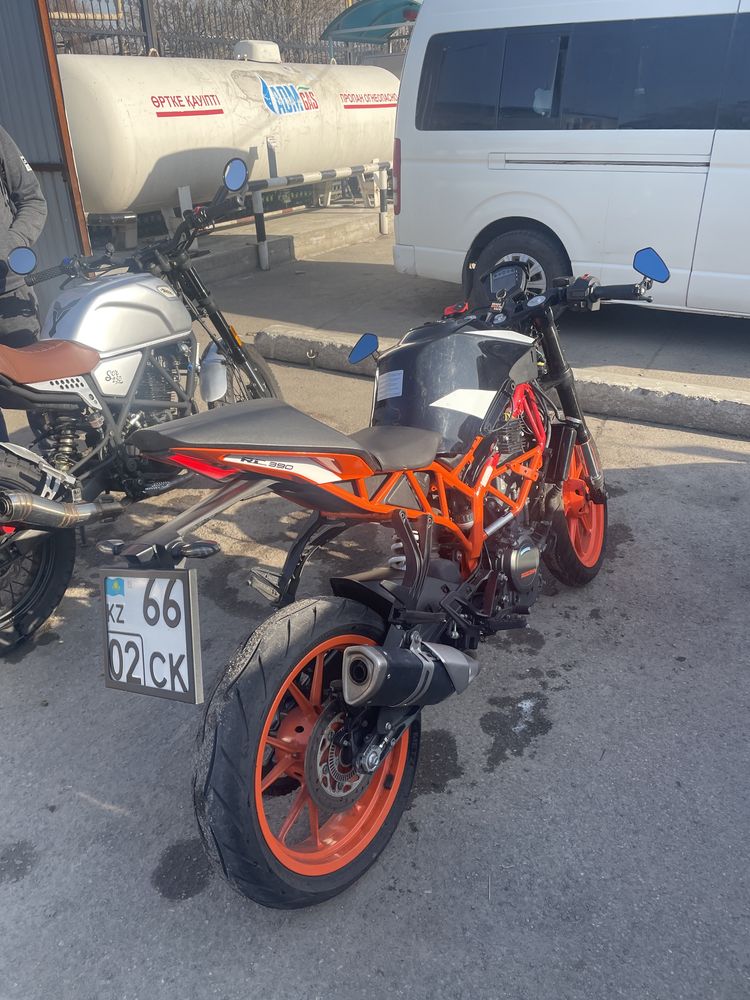 KTM RC390.