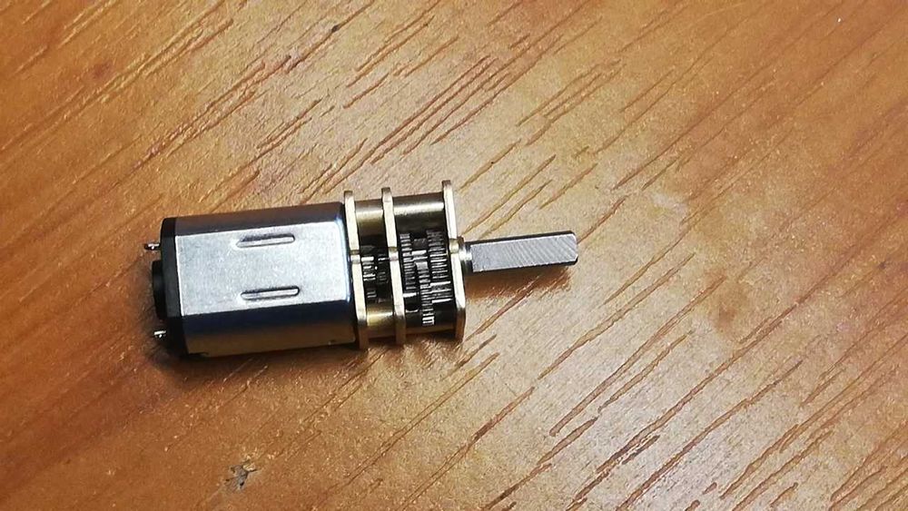 Automodel motor universal cu reductor pentru troliu crawler max 3 kg