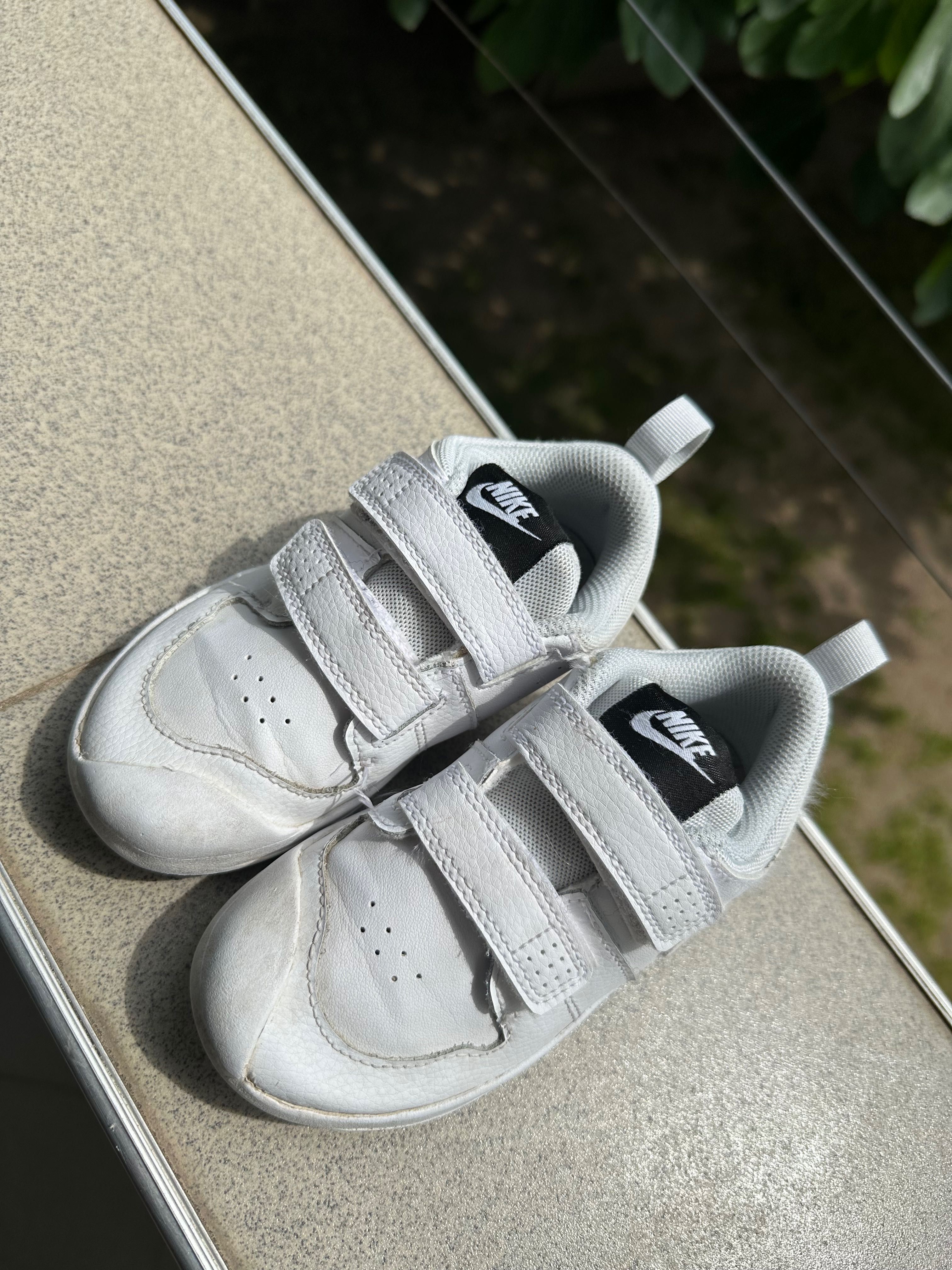 Детски бели обувки Nike 26