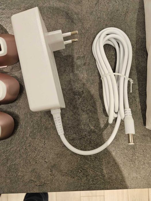 Фотоепилатор Philips Lumea 9000, BRI958