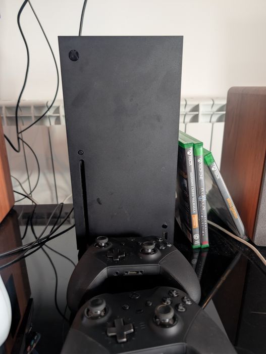 Xbox Series X - 3 контролера и игри