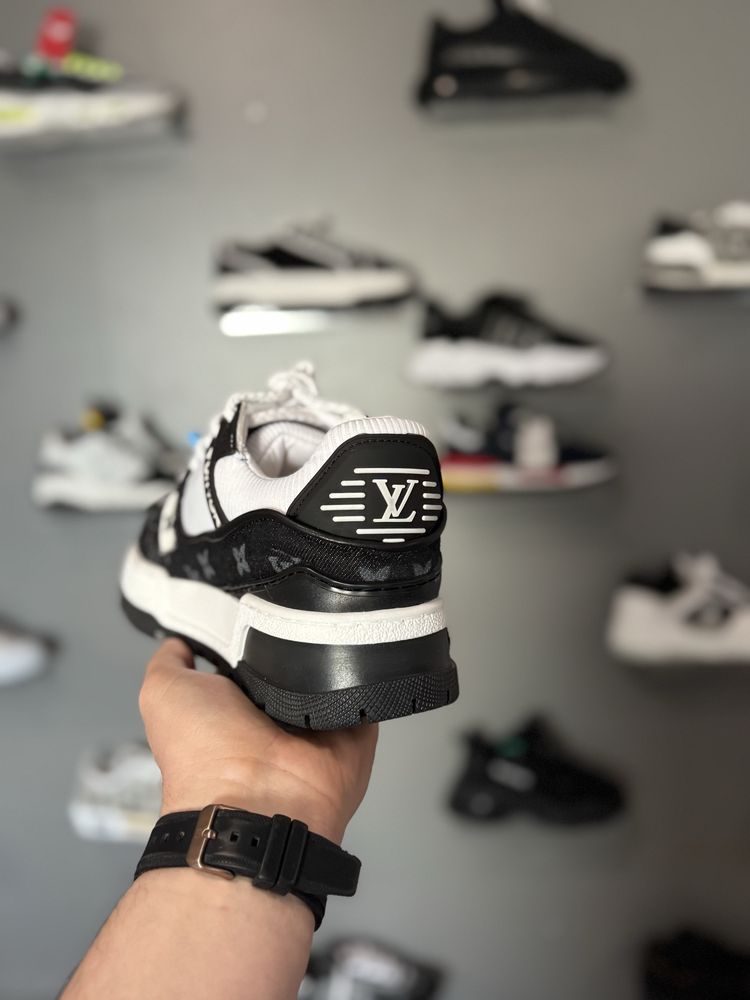 Adidasi Barbati Louis Vuitton Maxi Trainer Black & White!