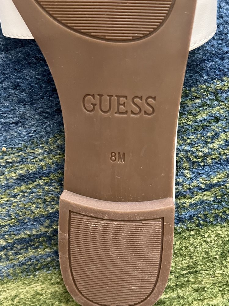 Чисто нови чехли guess