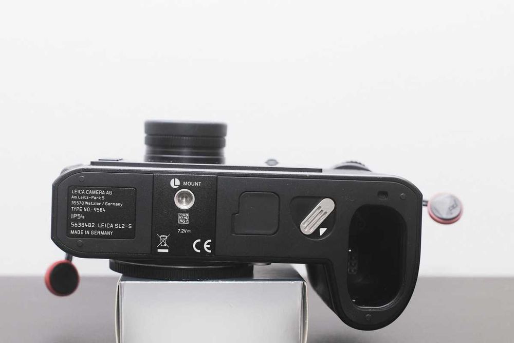 Leica sl2s, cutie, 3 acumulator, 2adaptoare L-M