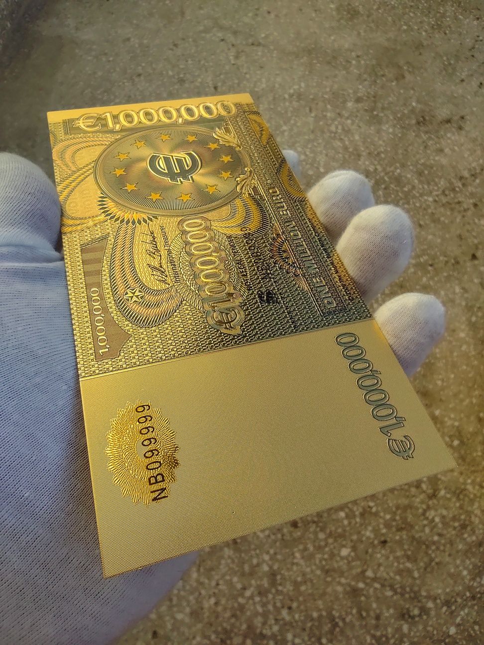 Vând bancnote "1 Million Euro" 24k gold