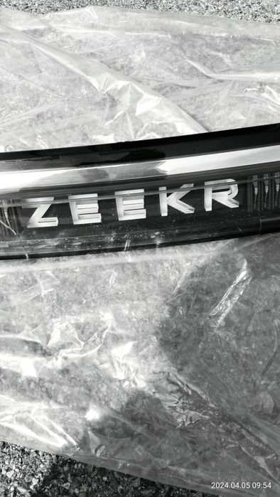Фонарь крышки багажника Zeekr 009