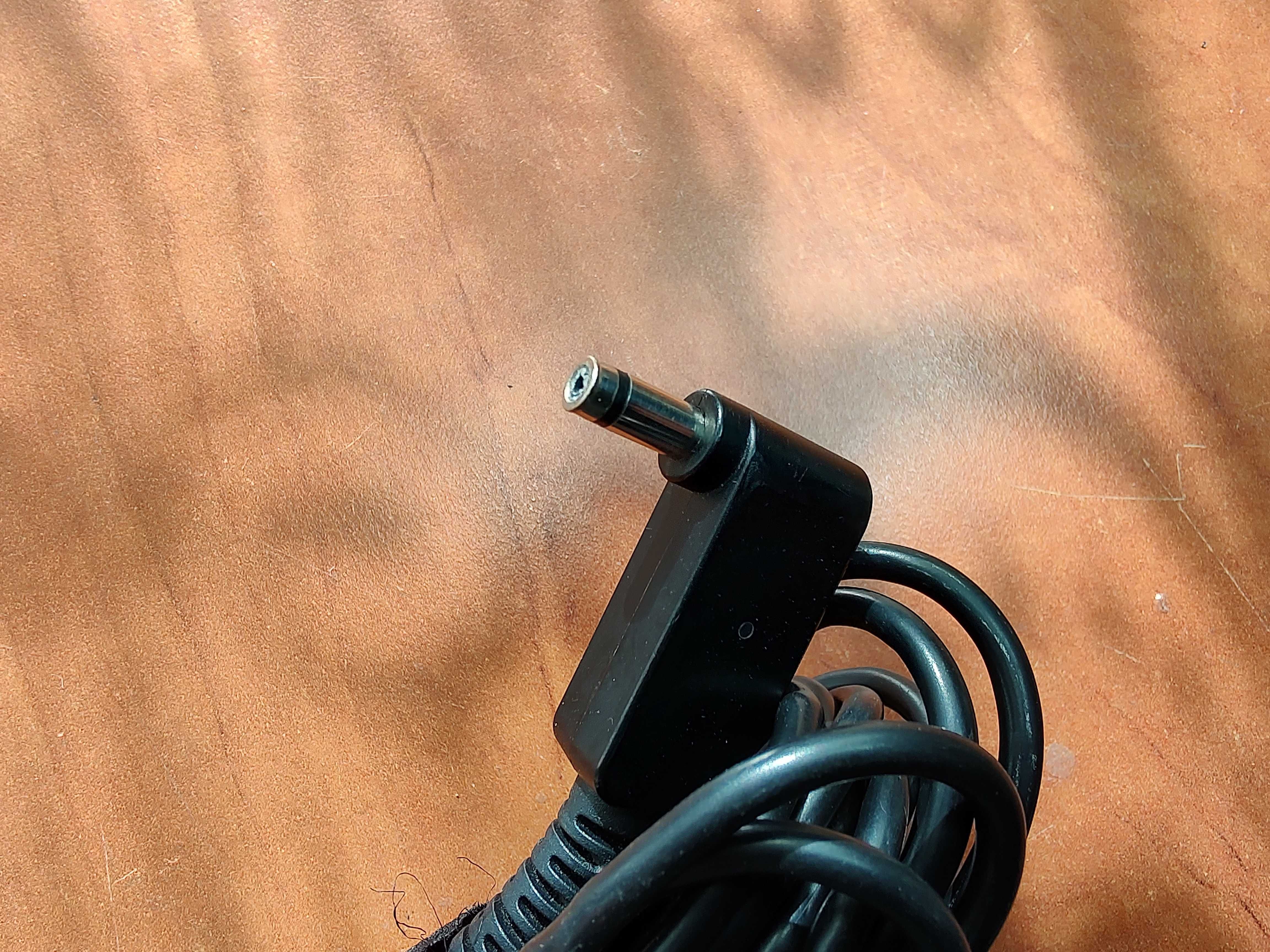 Adaptor Asus original 19V 2.37A 45W 3.0 * 1.0mm ADP-45AW UX21 UX31 C20