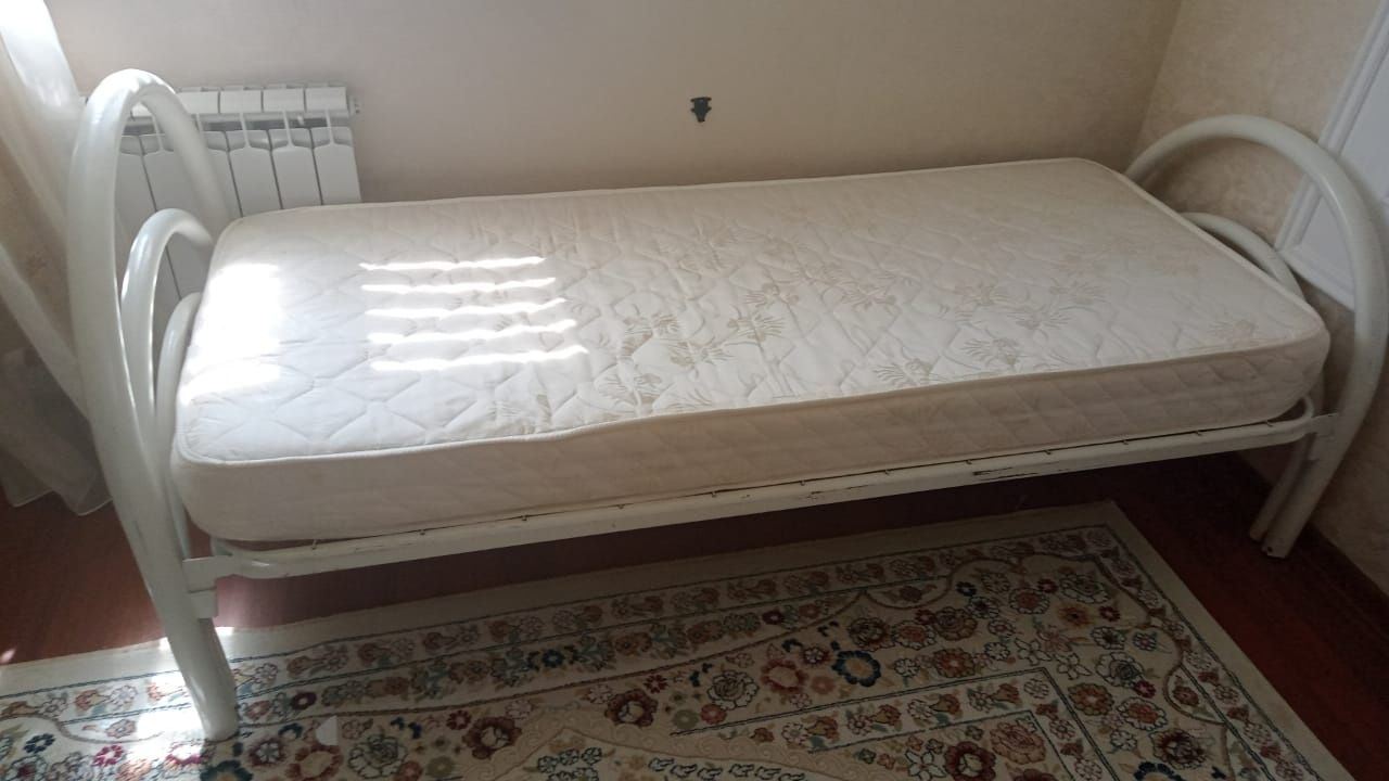 Кровать одноместная белая