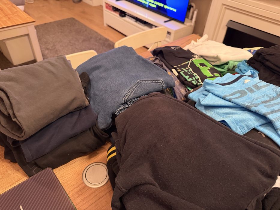 Продавам сет детски дрехи 10-11 години