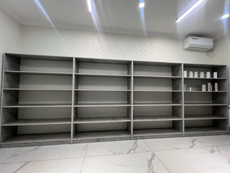 Shkaf polka ofislar uchun