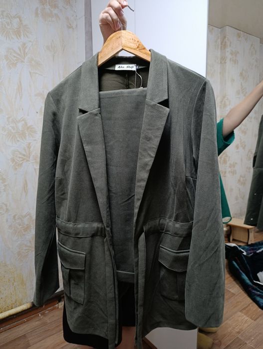 Продам новые брючные костюмы