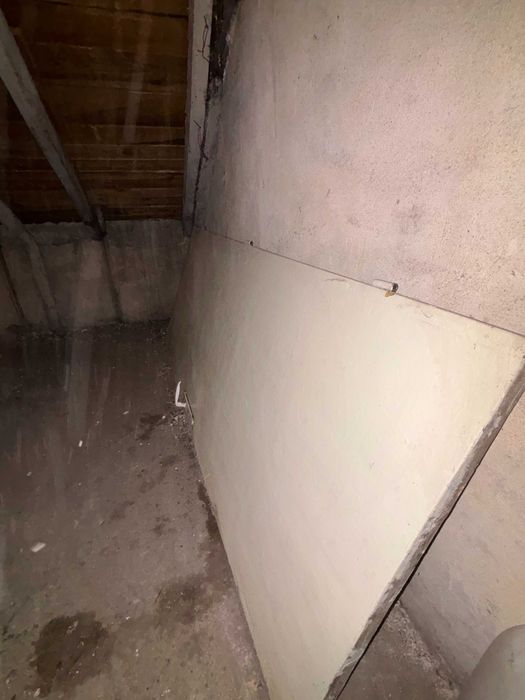 Продавам масивна вътрешна врата