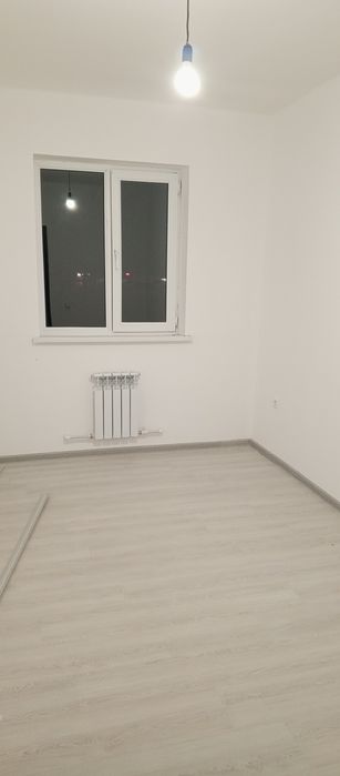 Аврорада янги домдан 3 хонали уй ижарага берилади 5-этаж гиламлари бор