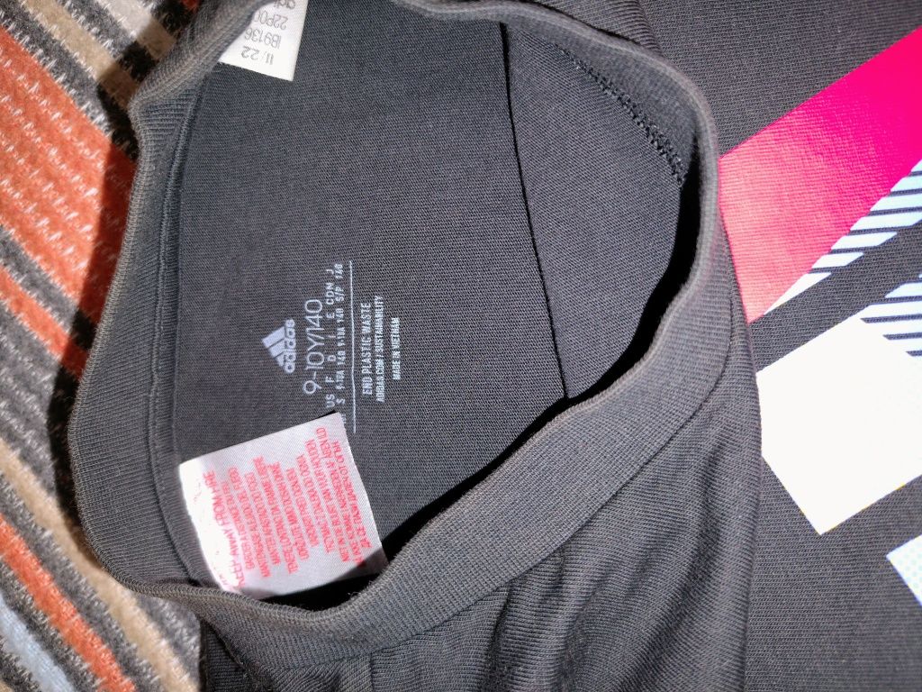 Тениска Guess, нова с етикет Adidas