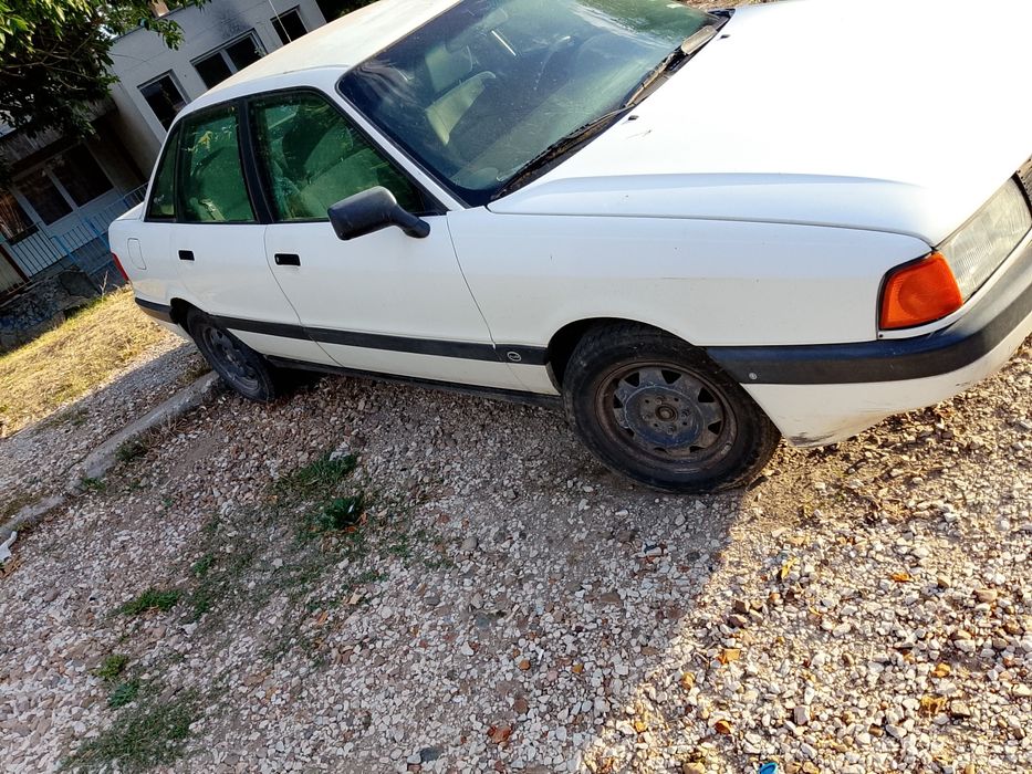 Продава се на части  Volkswagen Audi  80 1.8 бензин