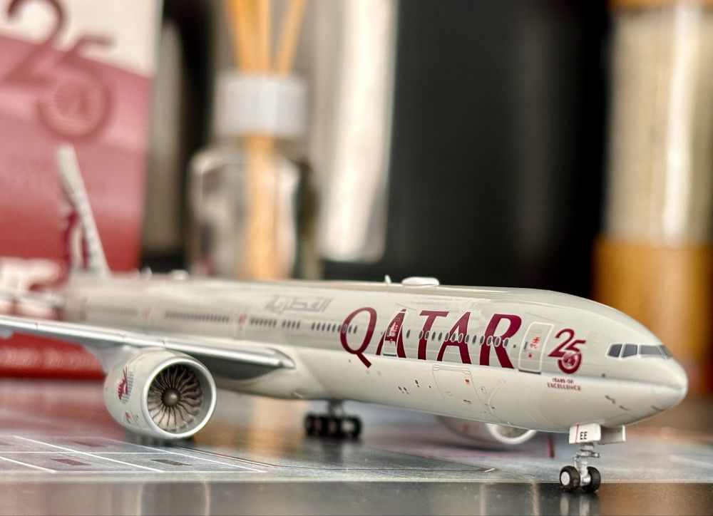 Самолет Qatar 777 NG models 1:400 | НОВ с Кутия