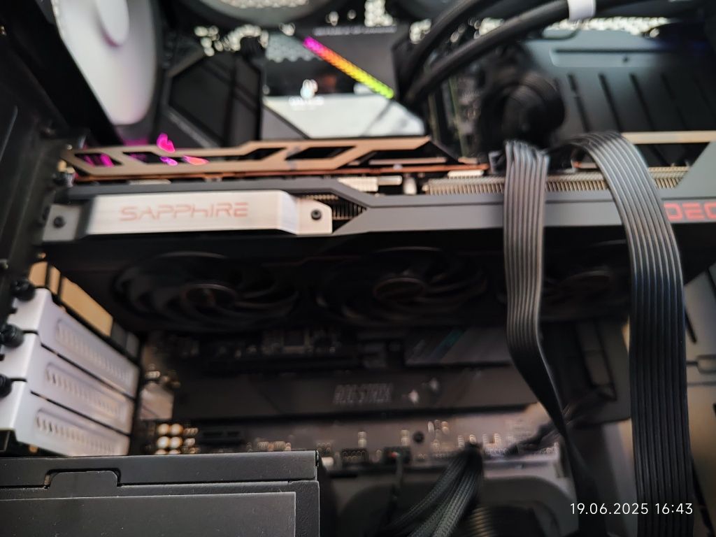 Геймърски i7 13700kf,RX 6800 16GB OC,RAM 32GB DDR5 4800