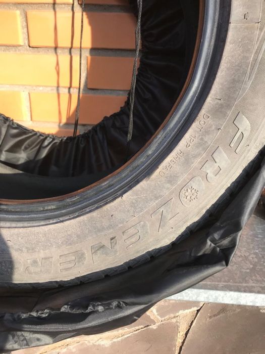 шины шипованные,были в эксплуатации не полный 1сезон,протекторы 85%