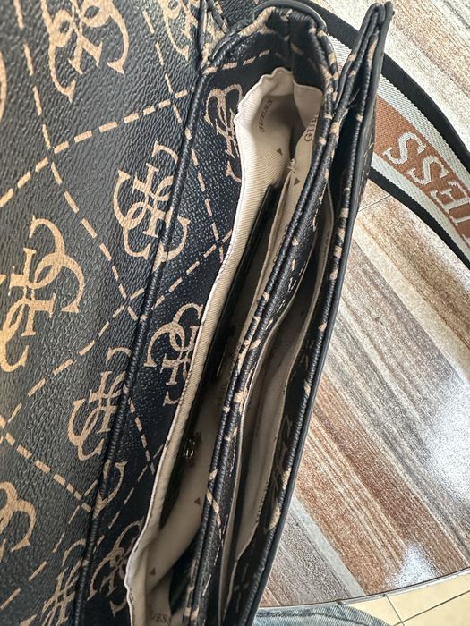 Оригилна дамска чанта Guess