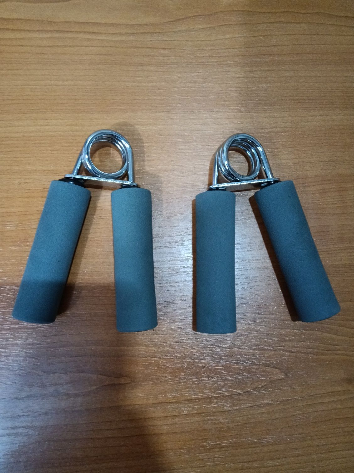 Întărește-ți forța: Hand Grip-uri Premium pentru Performanță Maximă!