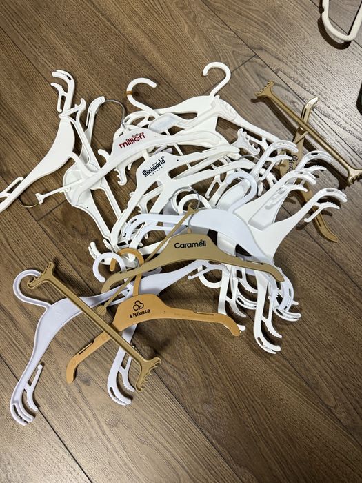 Отдам детские вешалки