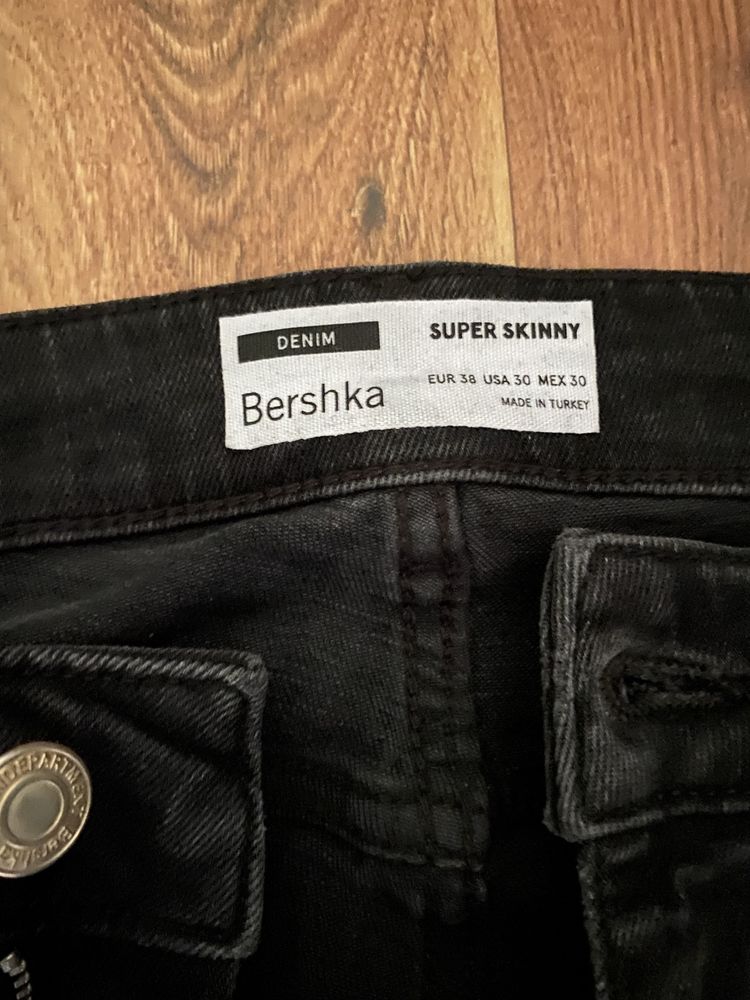 Blugi Bershka baieti