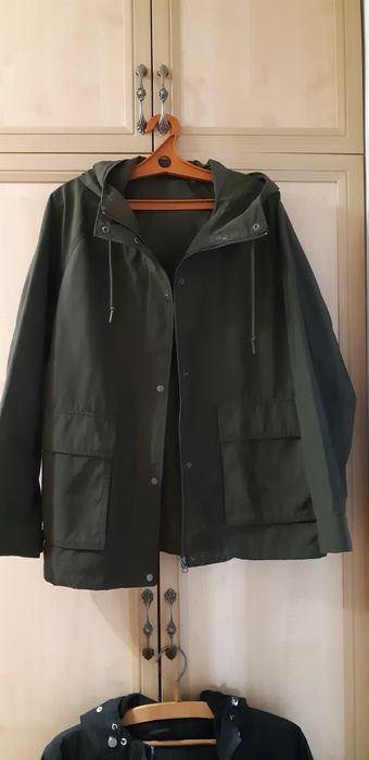 Продам женскую ветровку лето осень весна размер 44 - 46 за 4000 тенге.