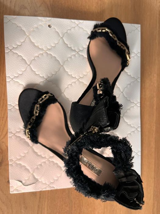 sandale Guess negre număr 36 noi