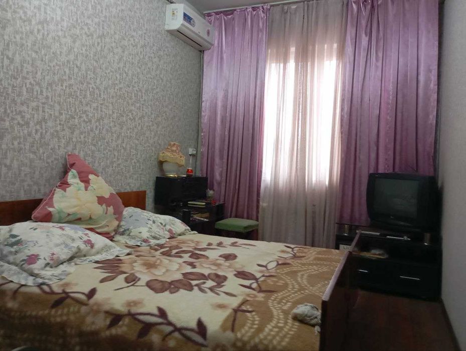 Продам 4 комнатную квартиру в хорошем состоянии ор-р Юнусабад 4квартал