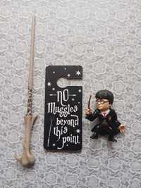 Bagheta si figurina Harry Potter