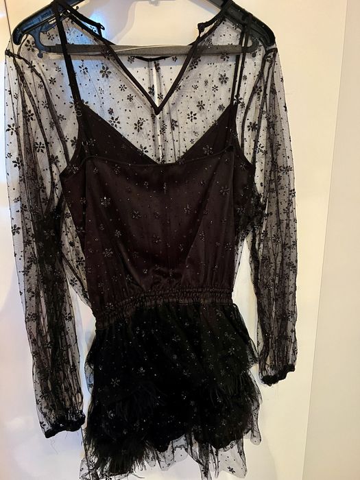 Дамска къса рокля с тюл и пера