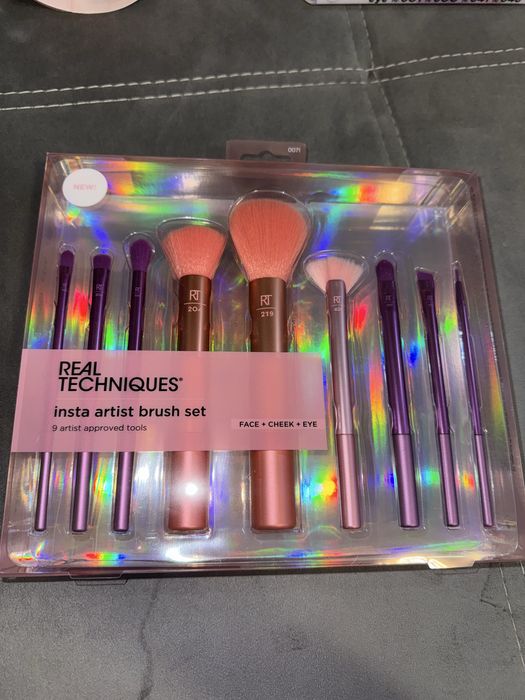 Чисто нови комплекти четки и гъби Real Techniques