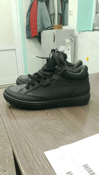 Подам новый ботинки из Ecco