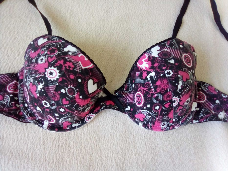 sutien dama cupa 75B frumos si unul alb/negru cupa 80C  99ron FIECARE