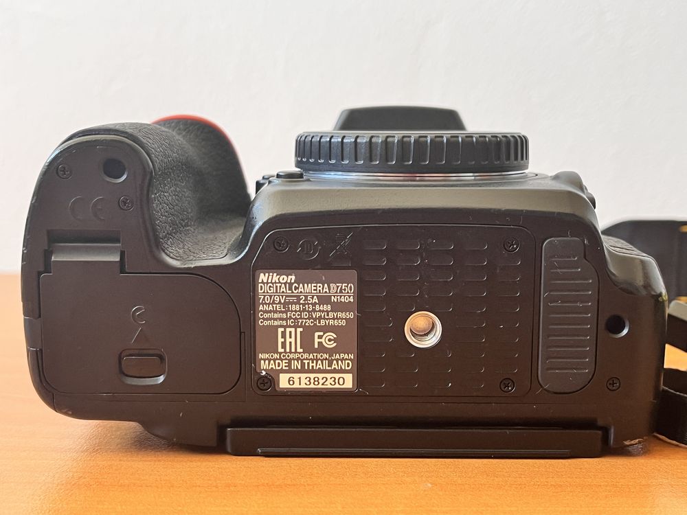 N I K O N  D 7 5 0