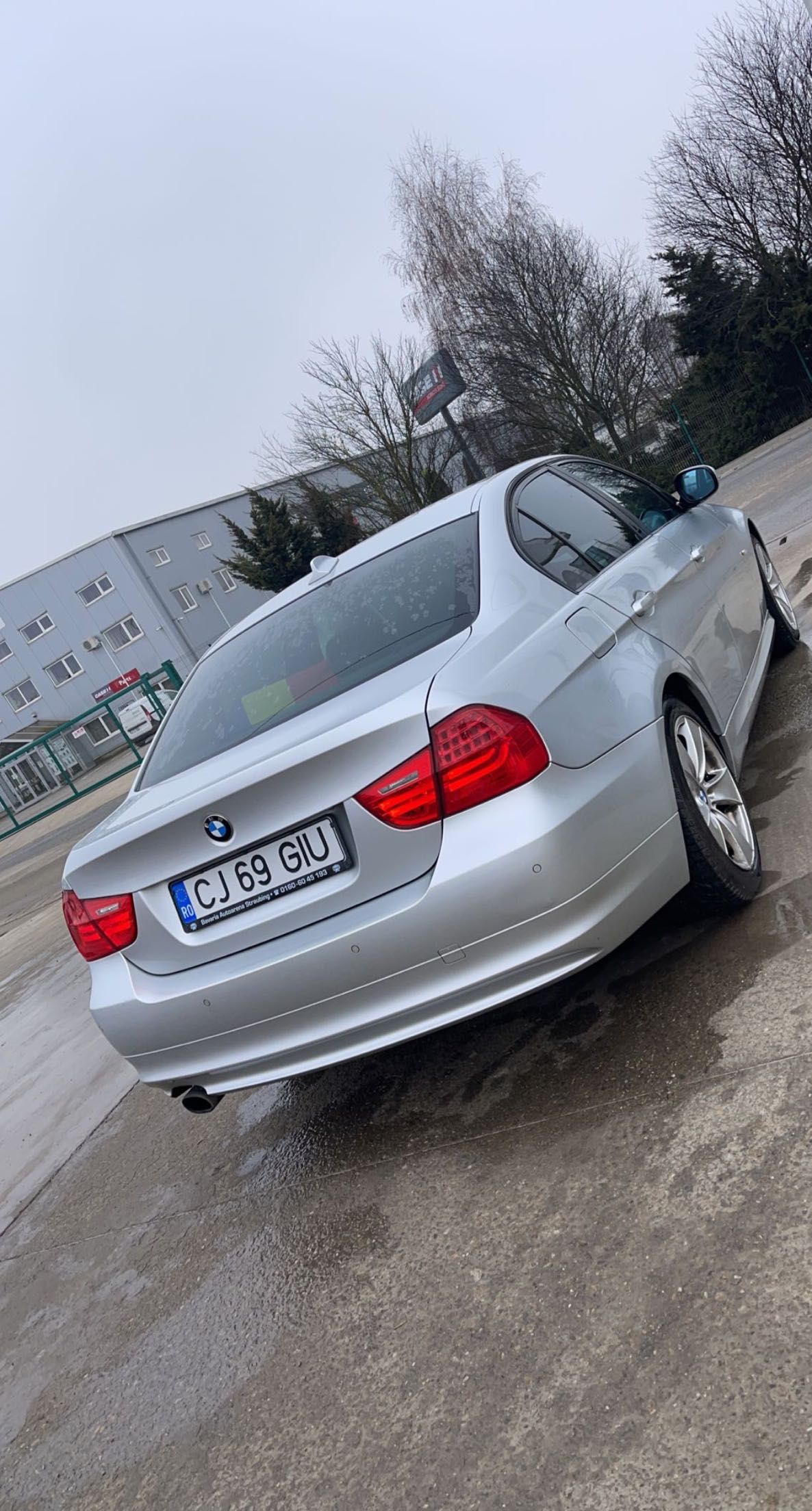 Vând BMW E90 320 d