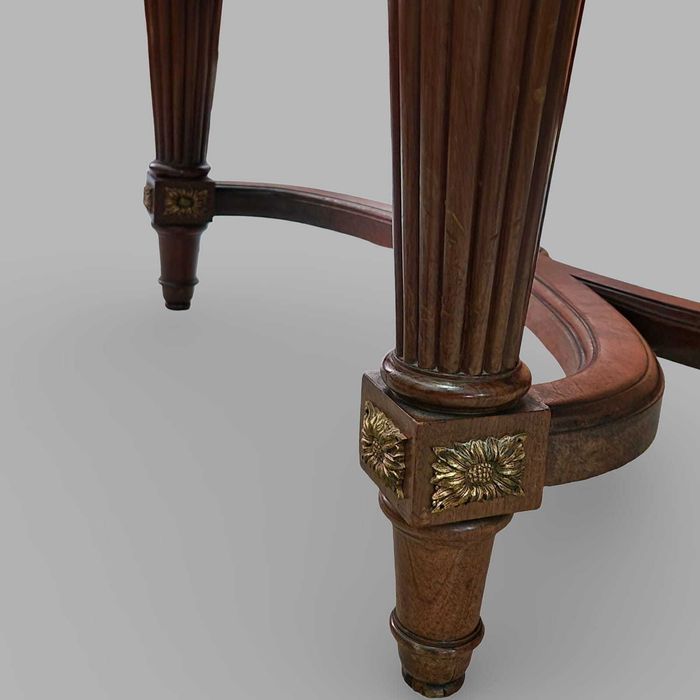 Трапезна дъбова маса с интарзия и фини метални орнаменти