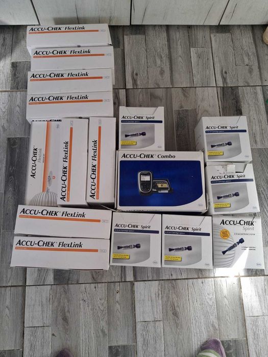 Vând pompa de insulină Accuchek Spirit combo