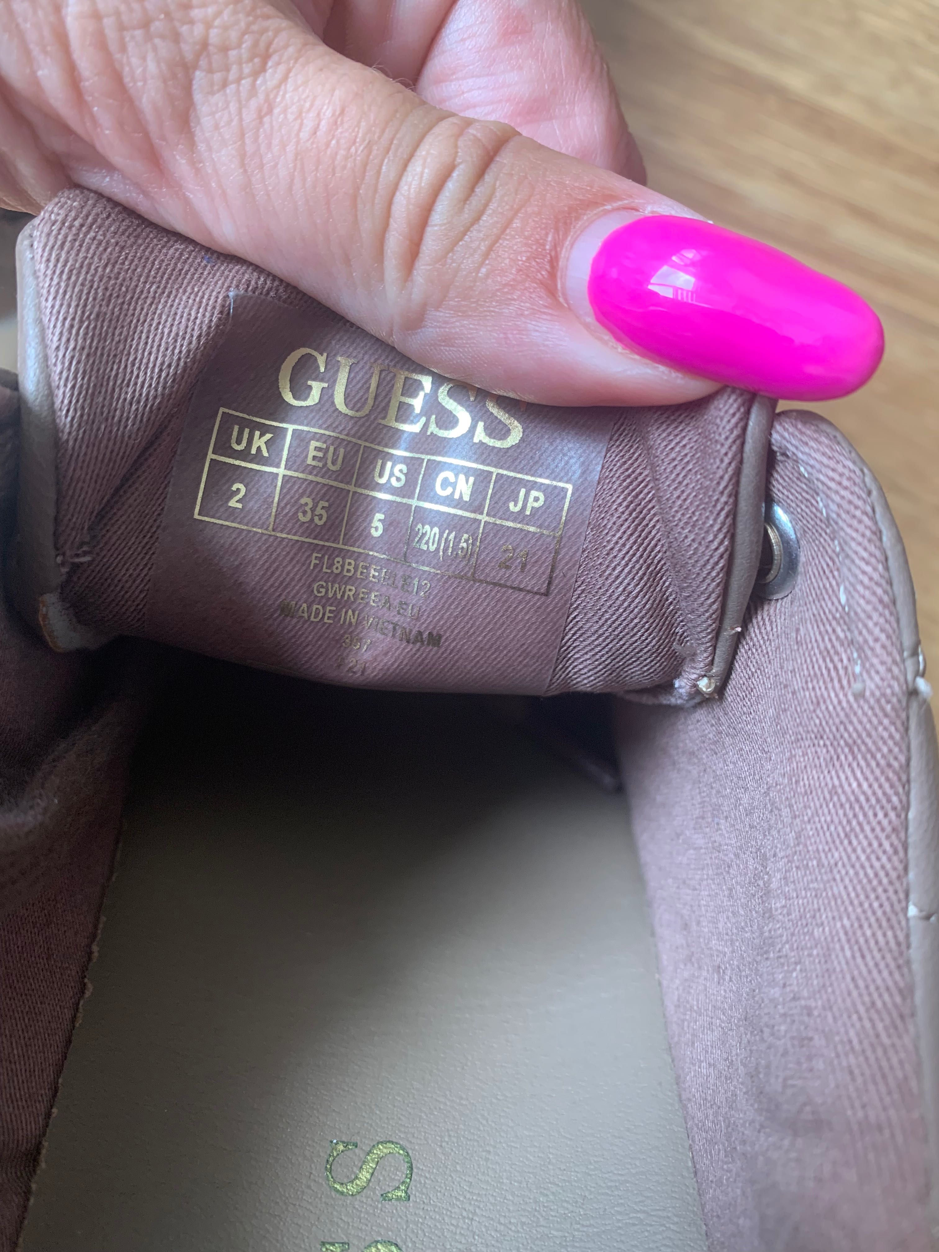Guess оригинални сникърси