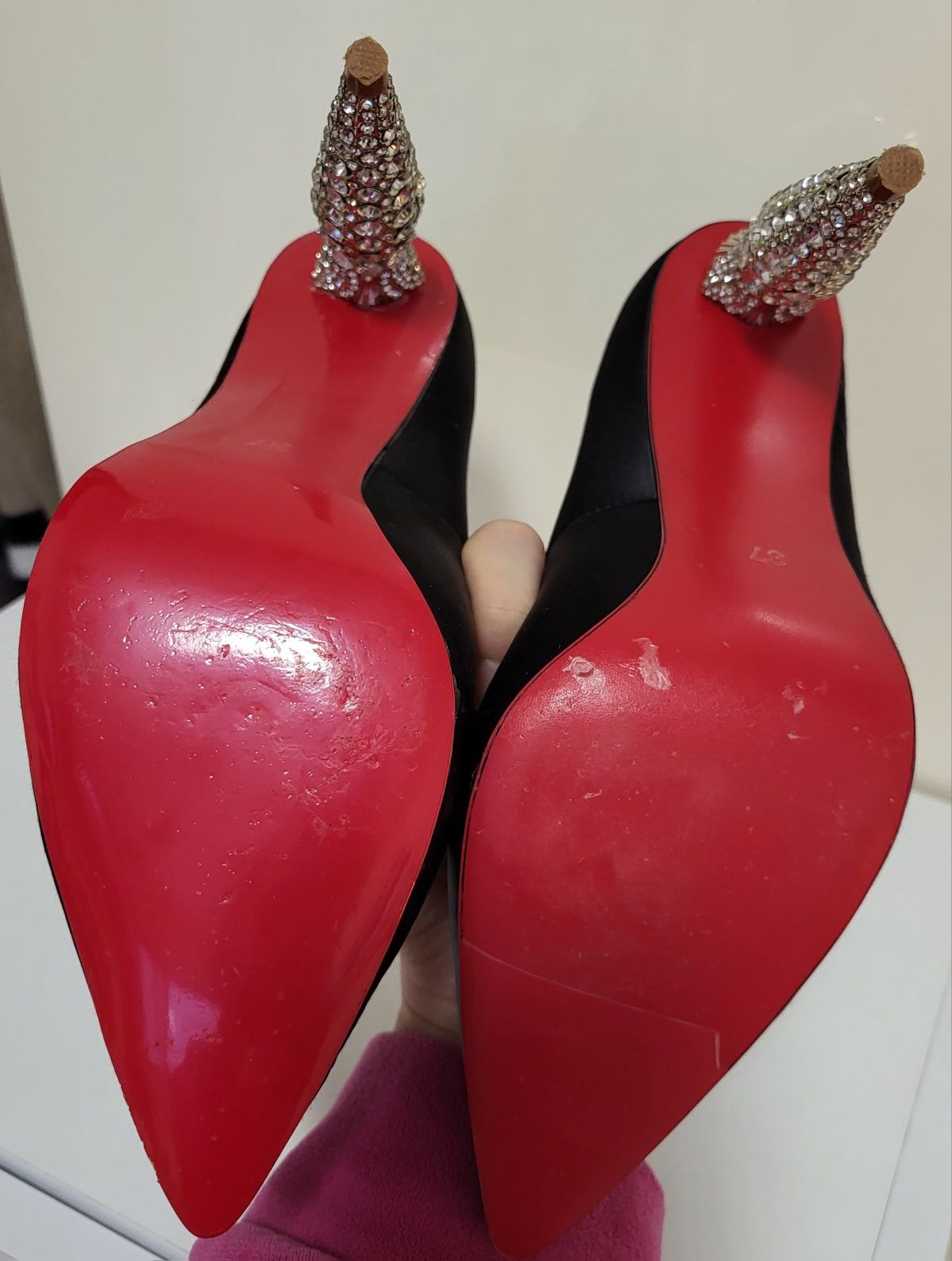 Pantofi negri satin stiletto piele naturala talpa roșie