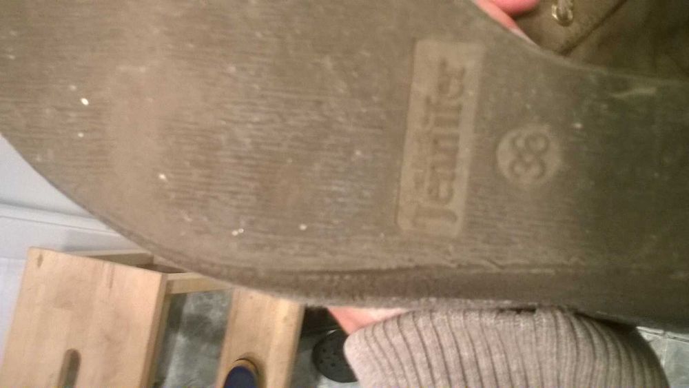 vand ghete dama Jennifer cu platforma marimea 36 pret 150 lei