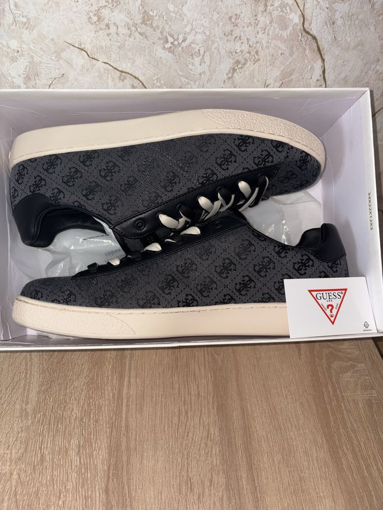 Продавам Guess обувки