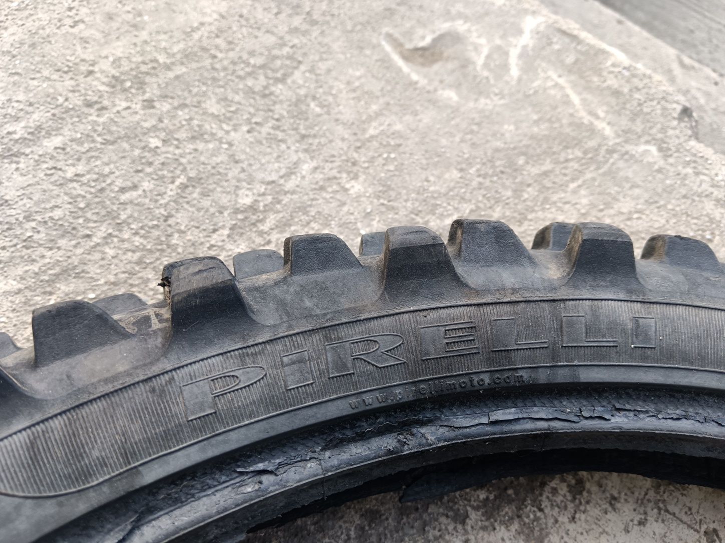 Кросова предна гума 90/90/21