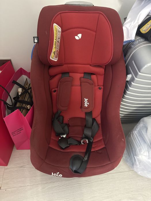 Кресло с вещами и обувью